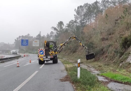 A Xunta continúa a vindeira semana os traballos de roza e limpeza nas marxes das estradas autonómicas das 4 provincias galegas